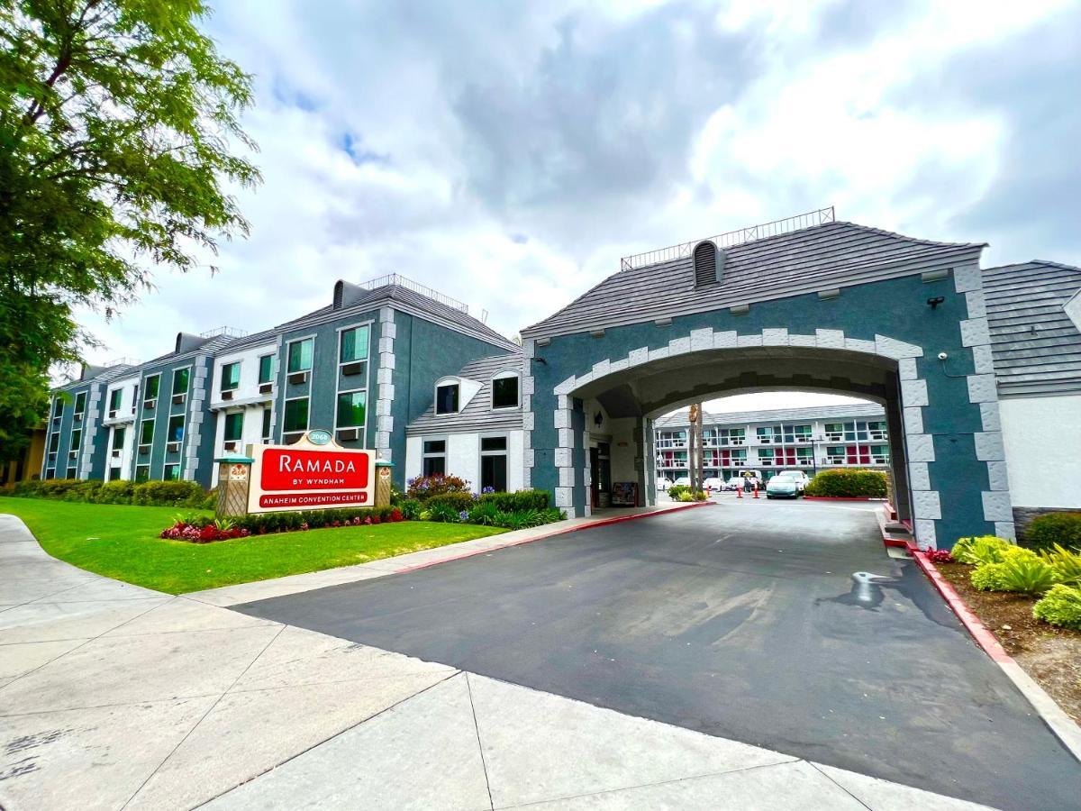 Ramada By Wyndham Anaheim Convention Center Hotell Exteriör bild