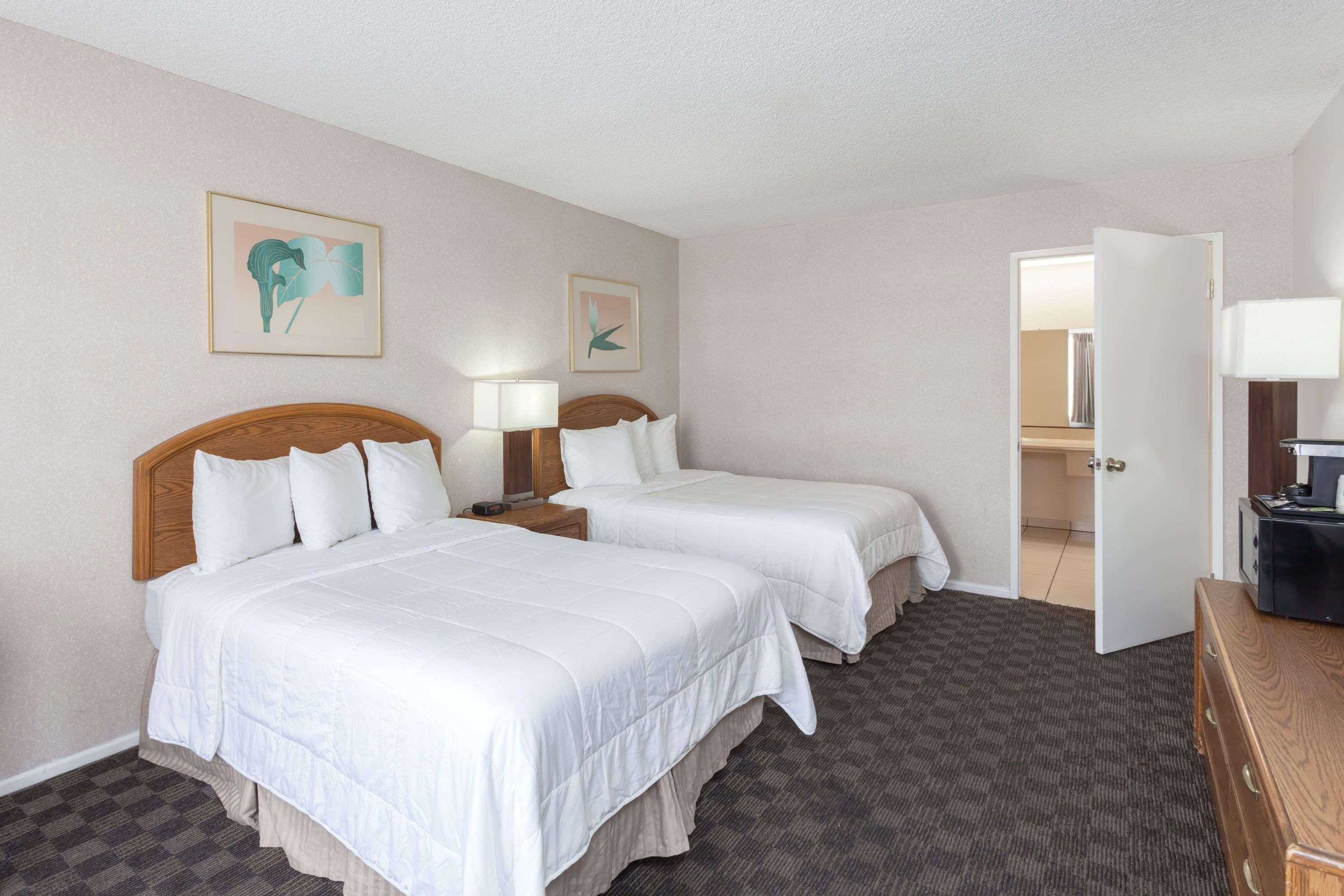 Ramada By Wyndham Anaheim Convention Center Hotell Exteriör bild
