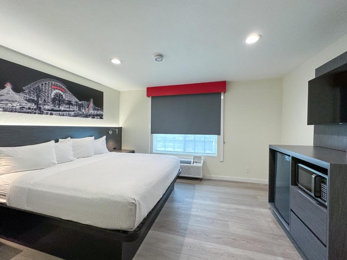 Ramada By Wyndham Anaheim Convention Center Hotell Exteriör bild