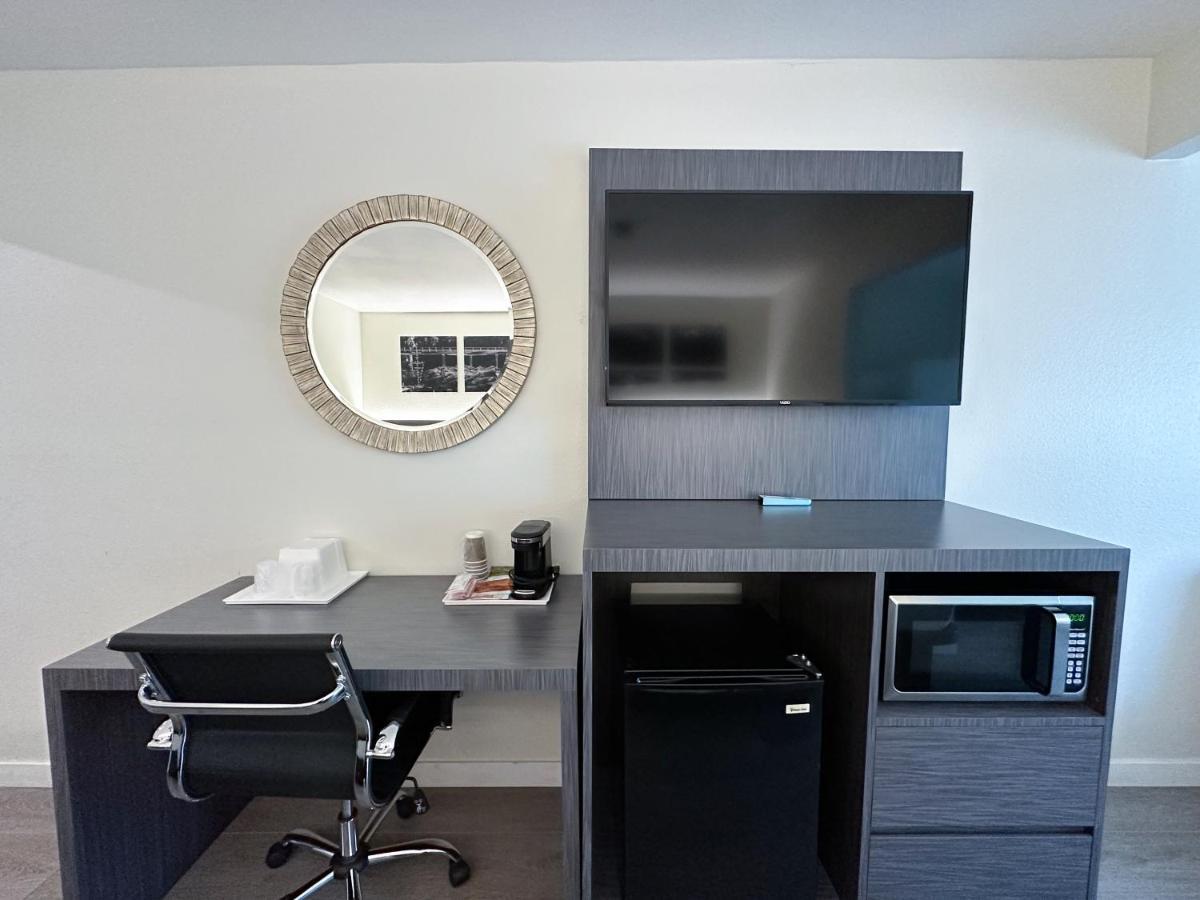 Ramada By Wyndham Anaheim Convention Center Hotell Exteriör bild