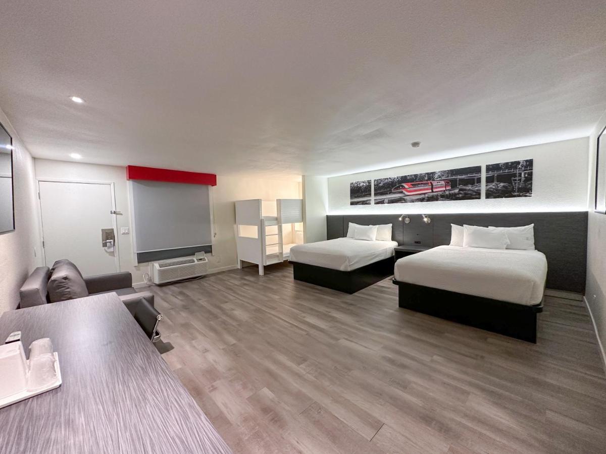 Ramada By Wyndham Anaheim Convention Center Hotell Exteriör bild