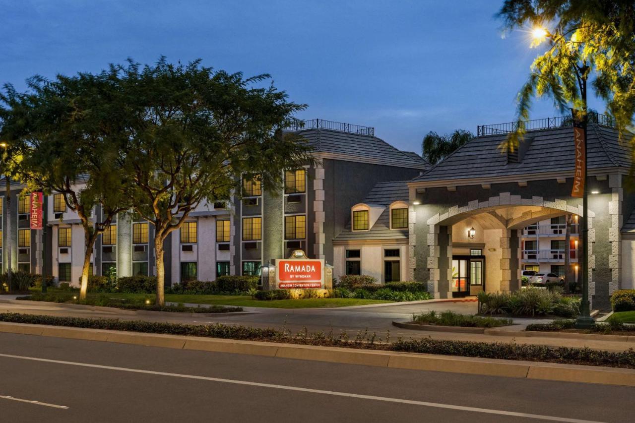 Ramada By Wyndham Anaheim Convention Center Hotell Exteriör bild