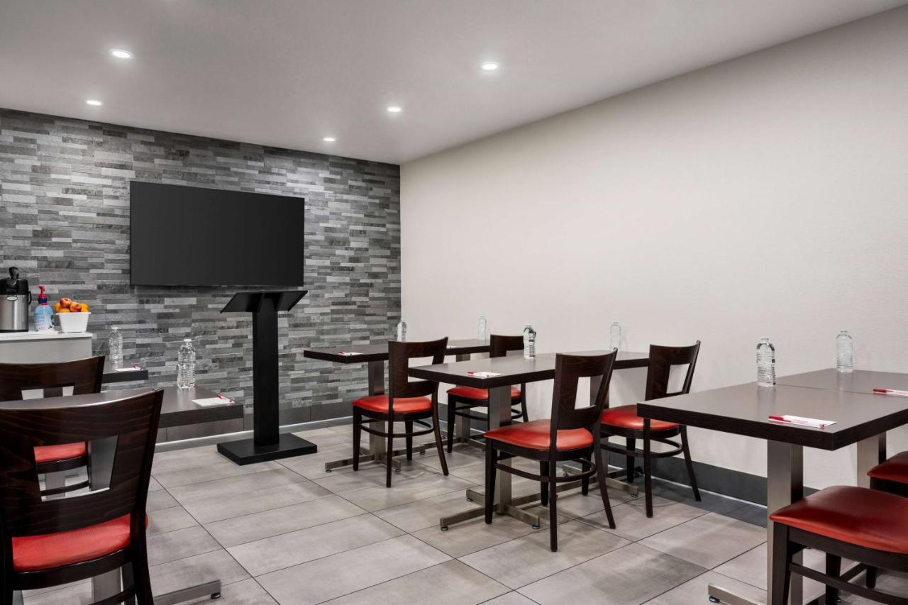 Ramada By Wyndham Anaheim Convention Center Hotell Exteriör bild