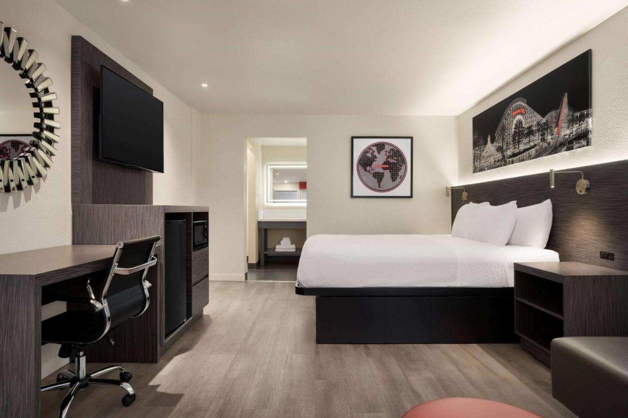 Ramada By Wyndham Anaheim Convention Center Hotell Exteriör bild