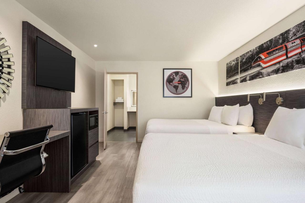 Ramada By Wyndham Anaheim Convention Center Hotell Exteriör bild