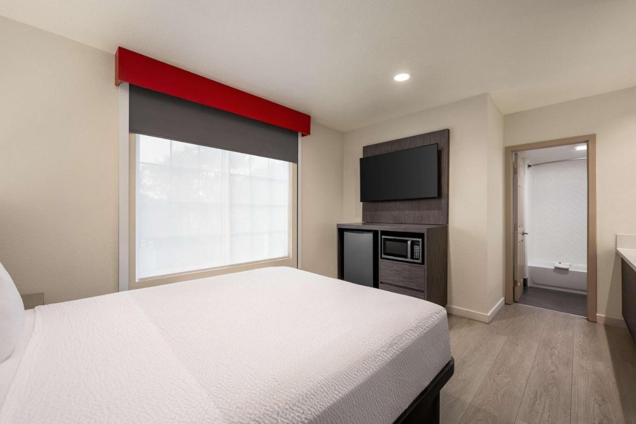 Ramada By Wyndham Anaheim Convention Center Hotell Exteriör bild