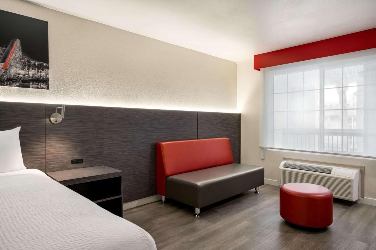 Ramada By Wyndham Anaheim Convention Center Hotell Exteriör bild